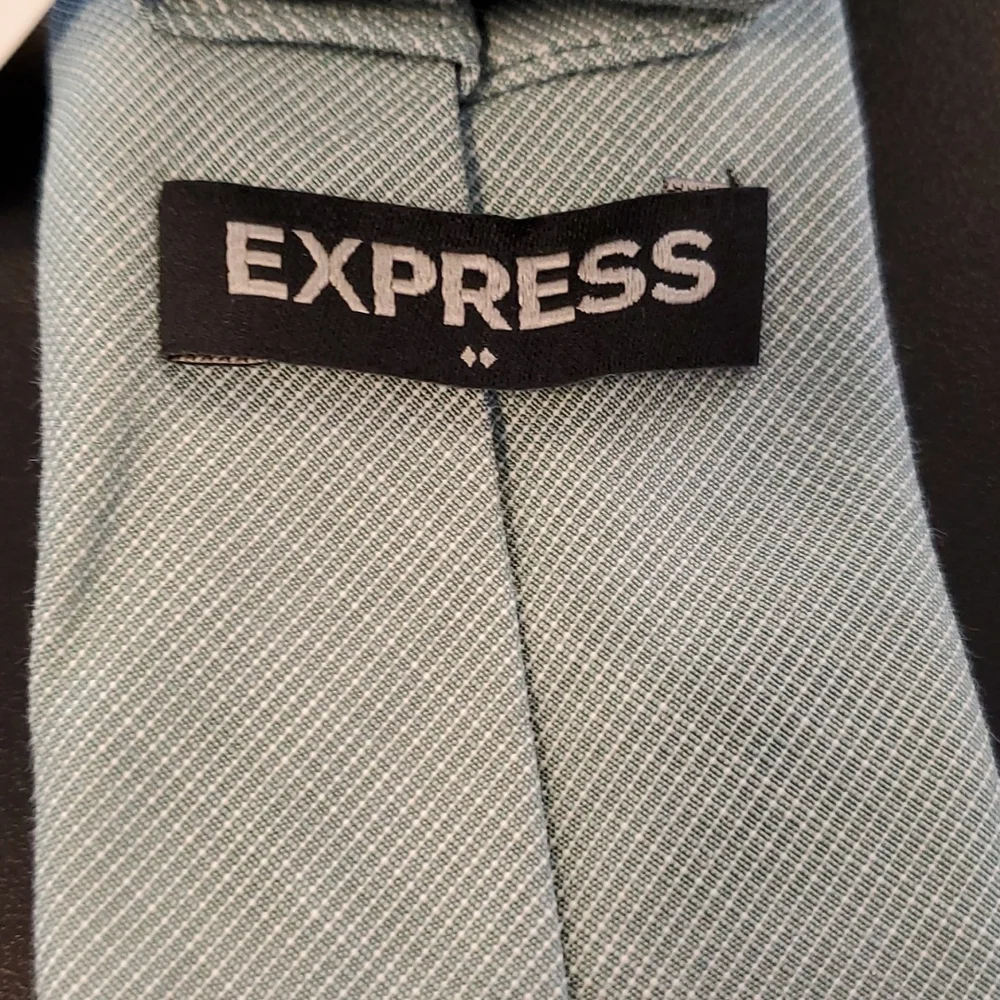 Express men light green tie
